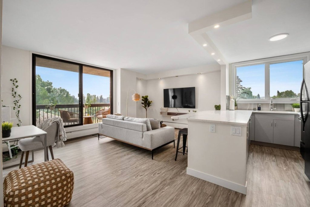 2-bed corner unit off 17th Ave SW
